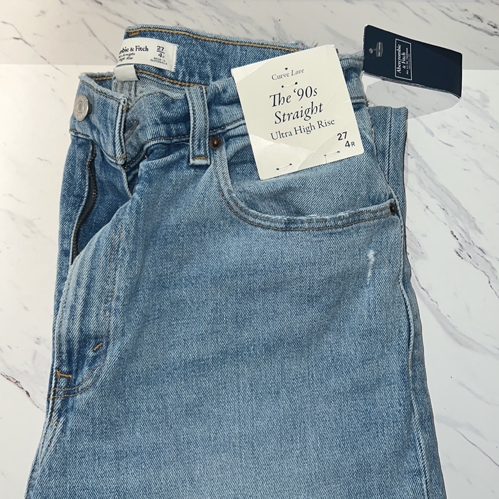 Abercrombie 90’s Straight Ultra High Rise Jeans